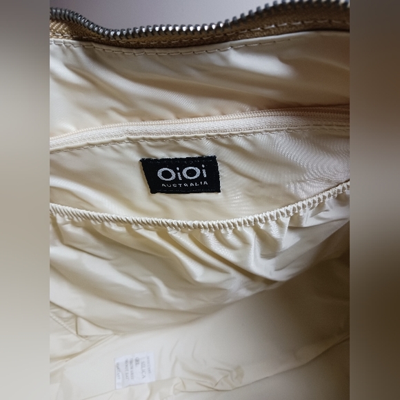 OiOi Nappy Bag with insulated milk bottle holder, changing mat and w/wiper box. - Picture 4 of 12